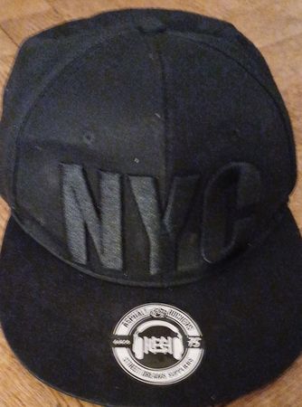 Schwarze Cap mit NYC Logo 100% Baumwolle verstellbare Grösse