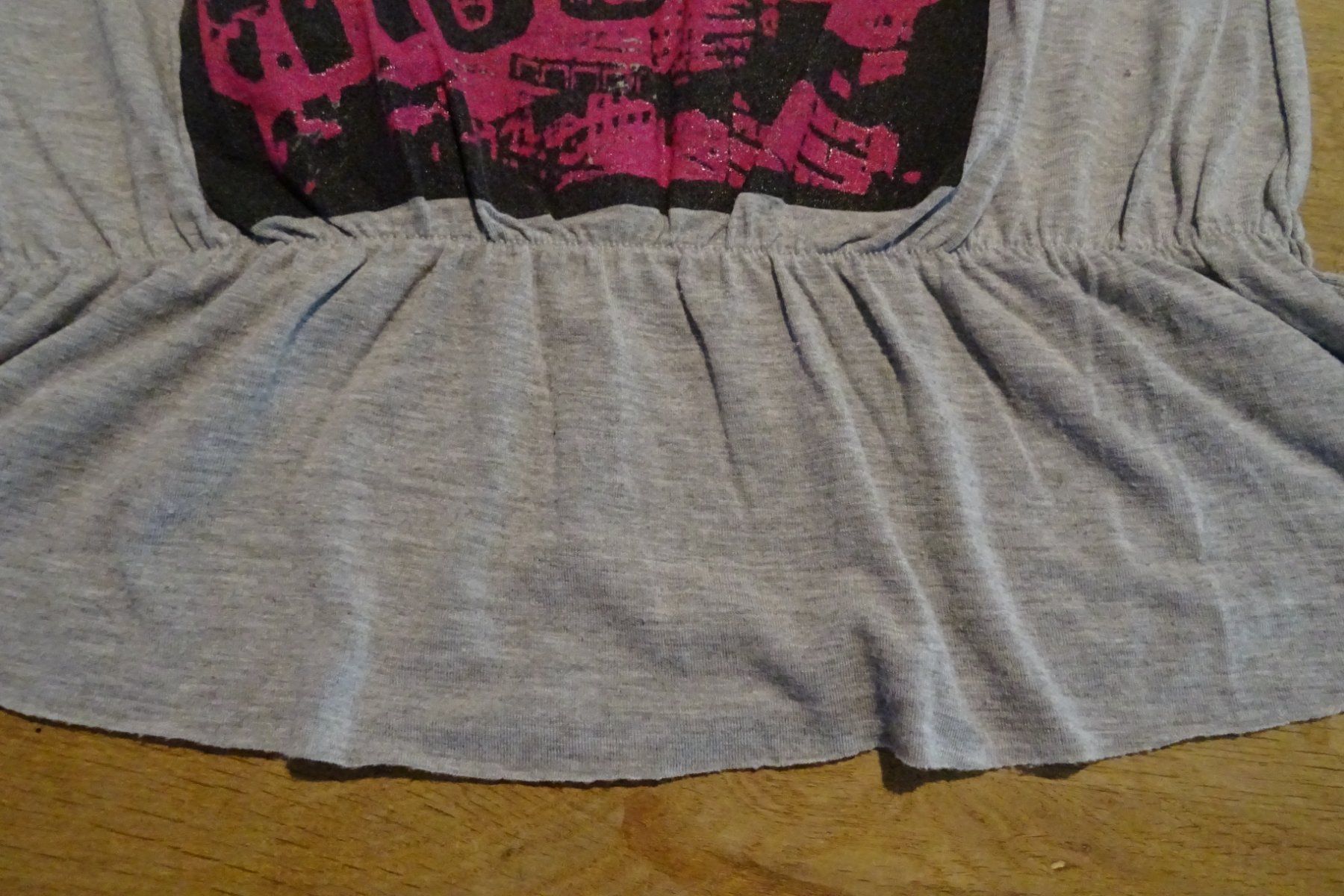 Camicette, T-shirt & Top: T-Shirt-Röckli Gr. 152/158 – Usato da Urtenen-Schönbühl venduto da Chaeppeler 1