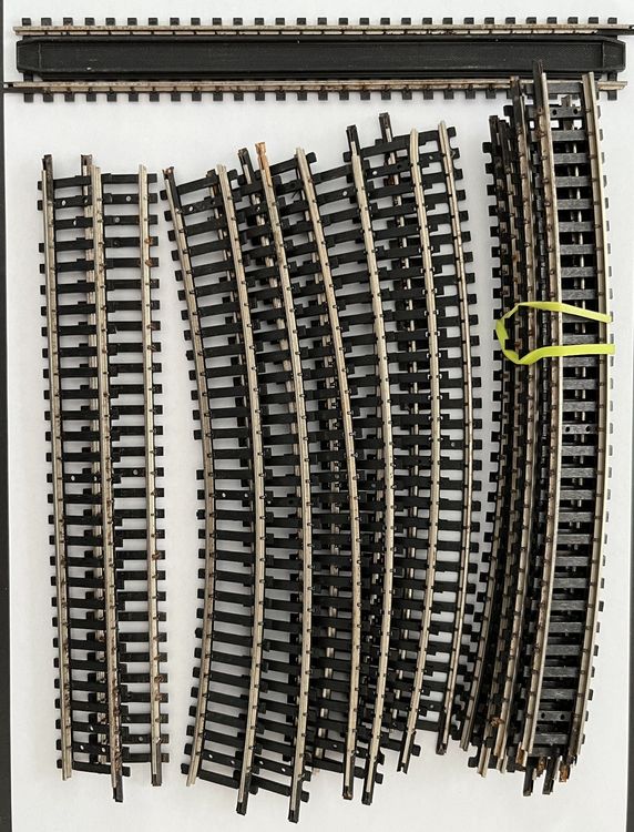 Rails Courbes Rivarossi Échelle O - 12 Pièces R=80 Cm - Dont 1 Avec Prise Alimentation - Neuf