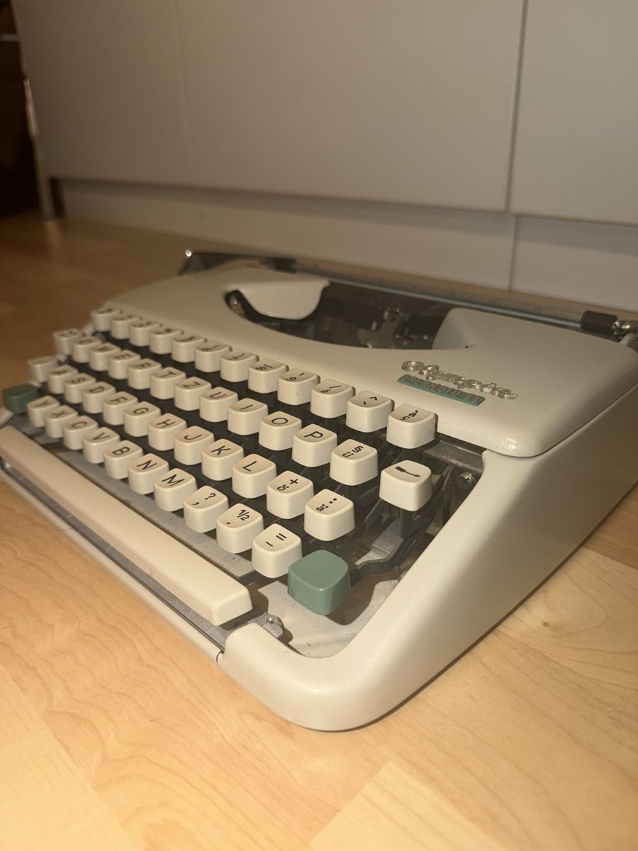 Macchine da scrivere: Olympia Splendid 33 – Usato da Forch venduto da Speedyrun 1