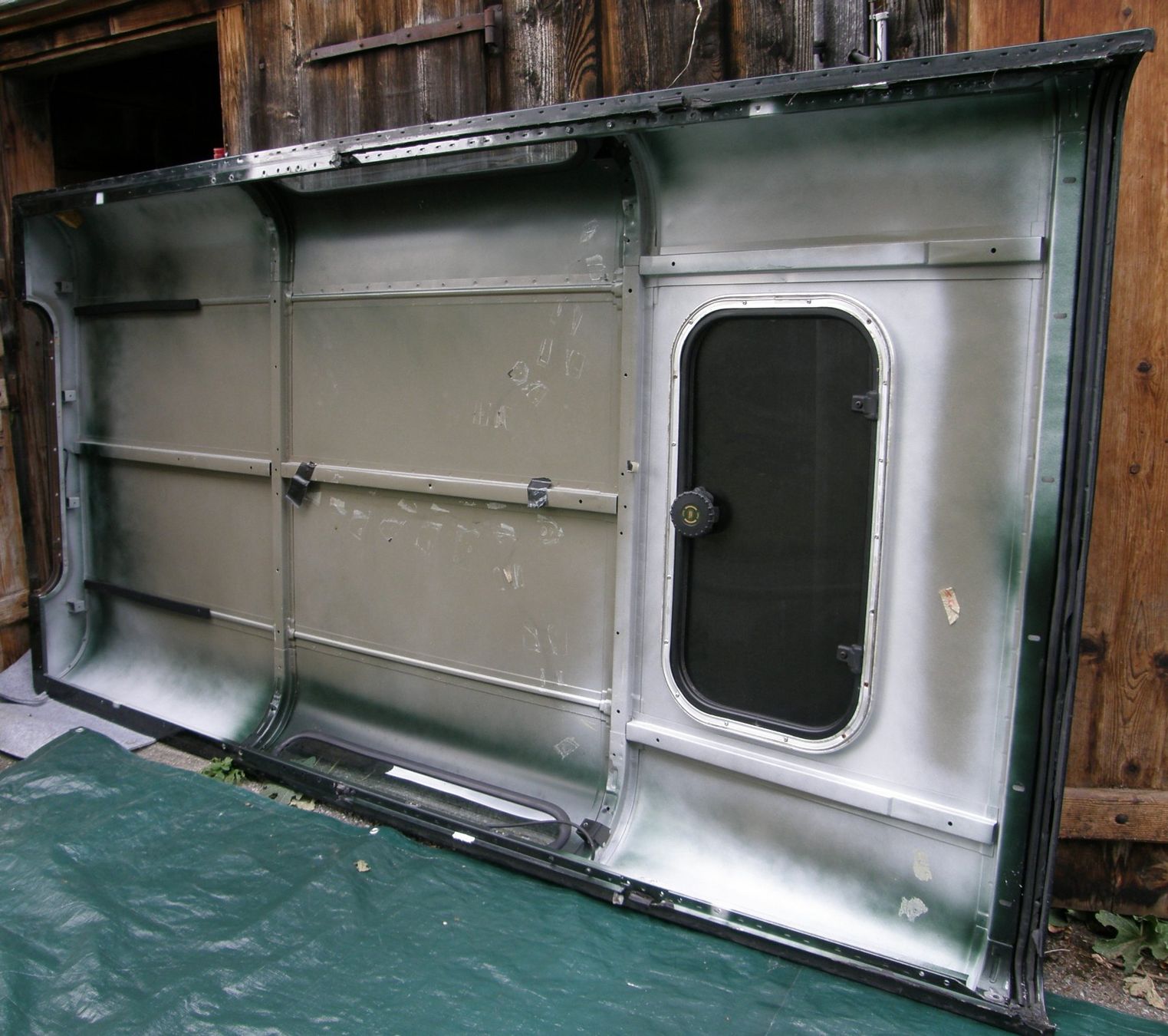 Land Rover Tutti pezzi di ricambio auto: Land Rover Defender 110 Dachschale mit Fenster. – Usato da Hundwil venduto da Lurch32 1