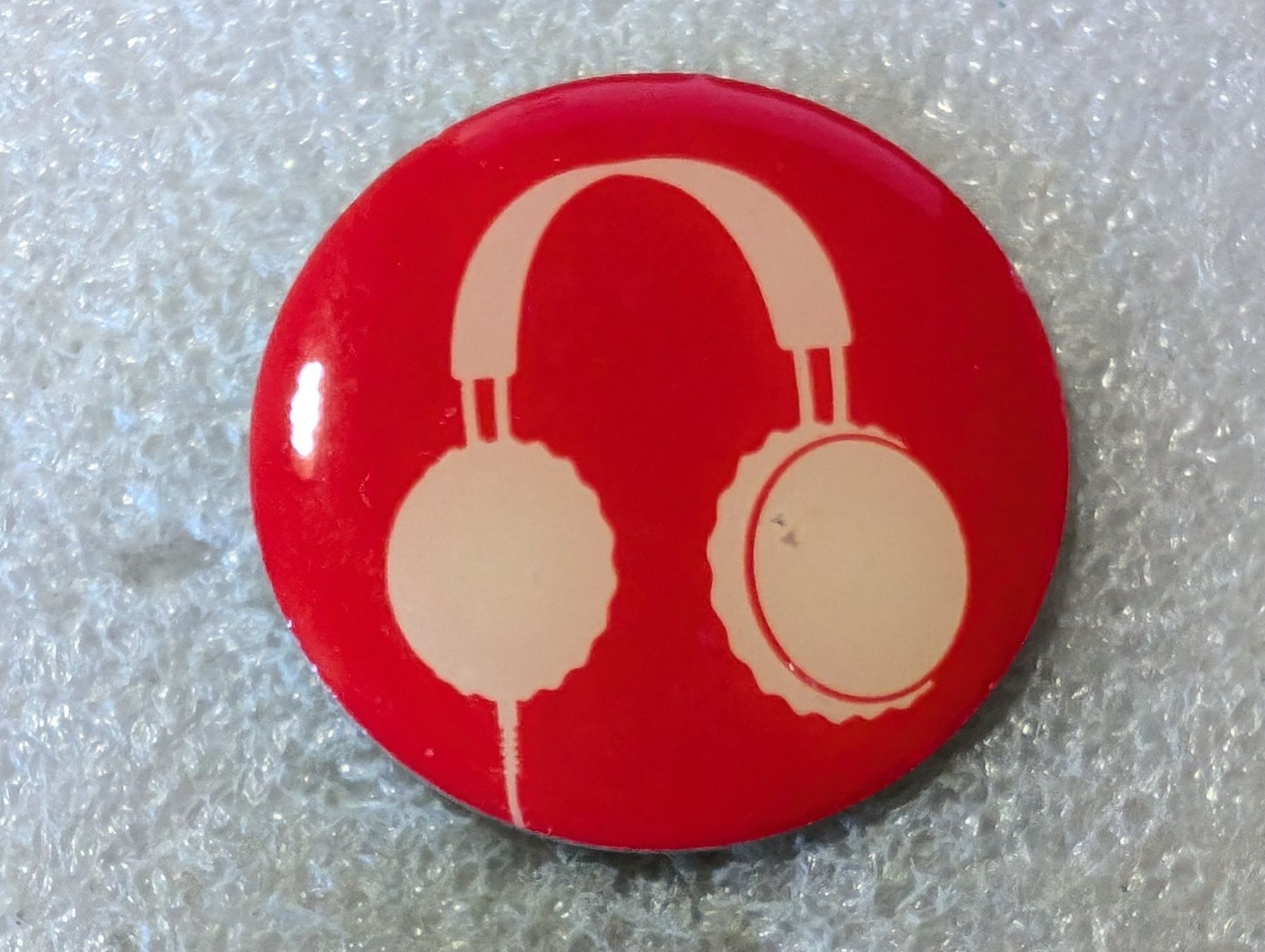 Plaketten & Abzeichen: Ansteckpin 136: Coca Cola – Gebraucht aus Oppligen von Pin-Fall-Shop