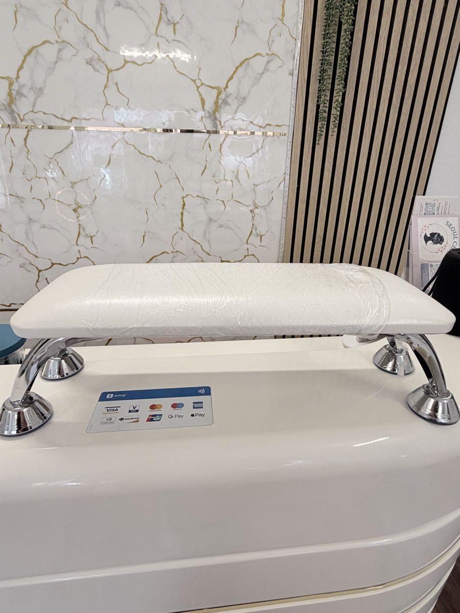 Tische: Nail Arm Rest  – Gebraucht aus Zürich von dom_rsp8 1