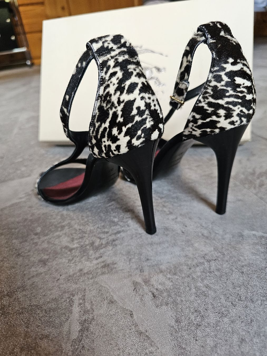 Burberry Scarpe da donna: Sandalen von Burberry 37 – Nuovo (secondo la descrizione) da Kesswil venduto da yanat 1