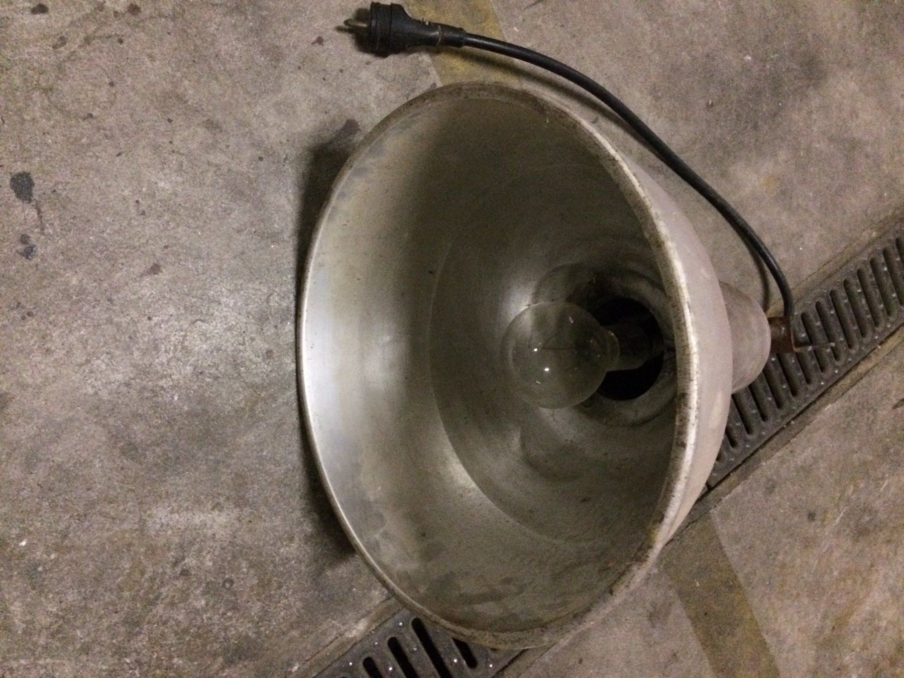 Kronleuchter & Deckenlampen: Industrie-Vintage-Lampe – Gebraucht aus Grenchen von Ihteul 1