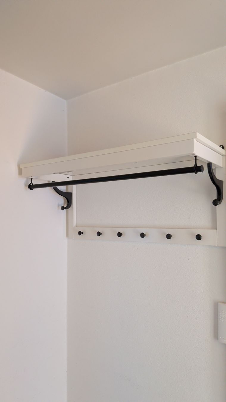 Ikea Appendiabiti: Ikea coat hanger – Usato da Zürich venduto da and_85fh