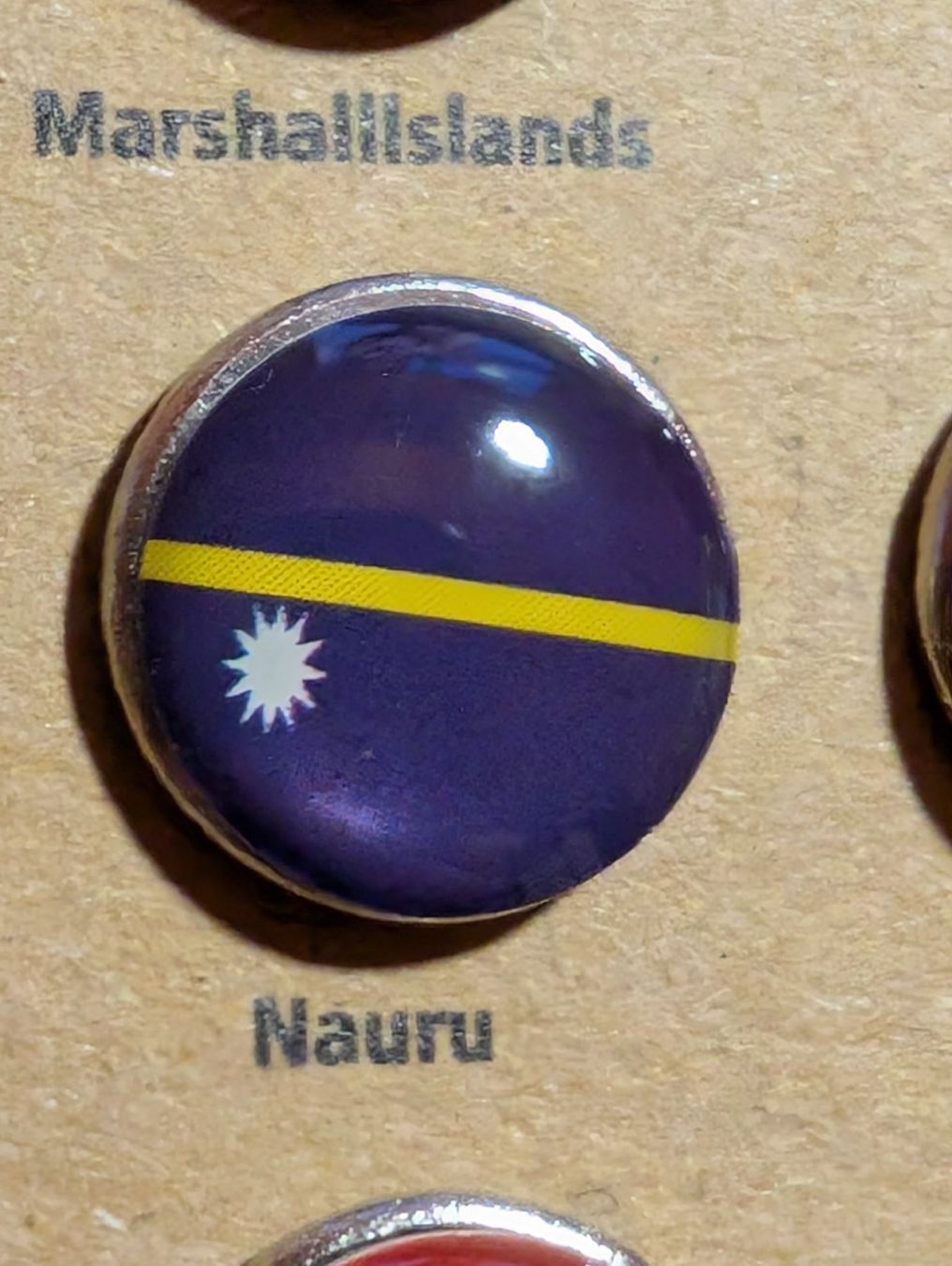 Plaquettes & Badges: Ansteckpin LW: Länderwappen – D'occasion à Oppligen par Pin-Fall-Shop