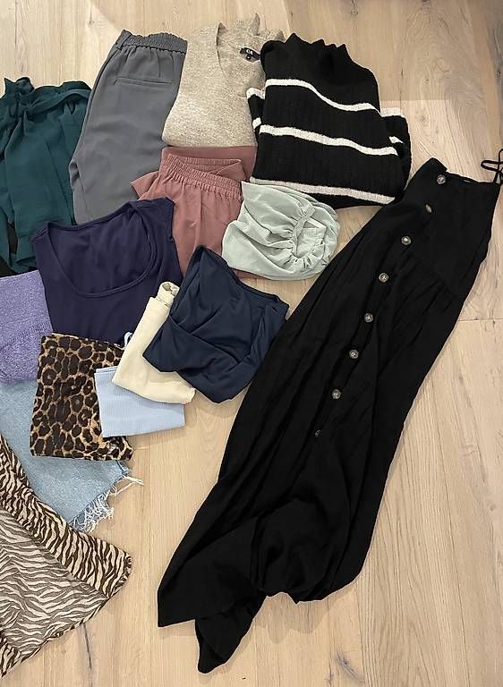 Lotti di vestiti: 16 teiliges Kleiderpaket GR. S/M – Nuovo (secondo la descrizione) da Bürglen TG venduto da sab_f6nd 2