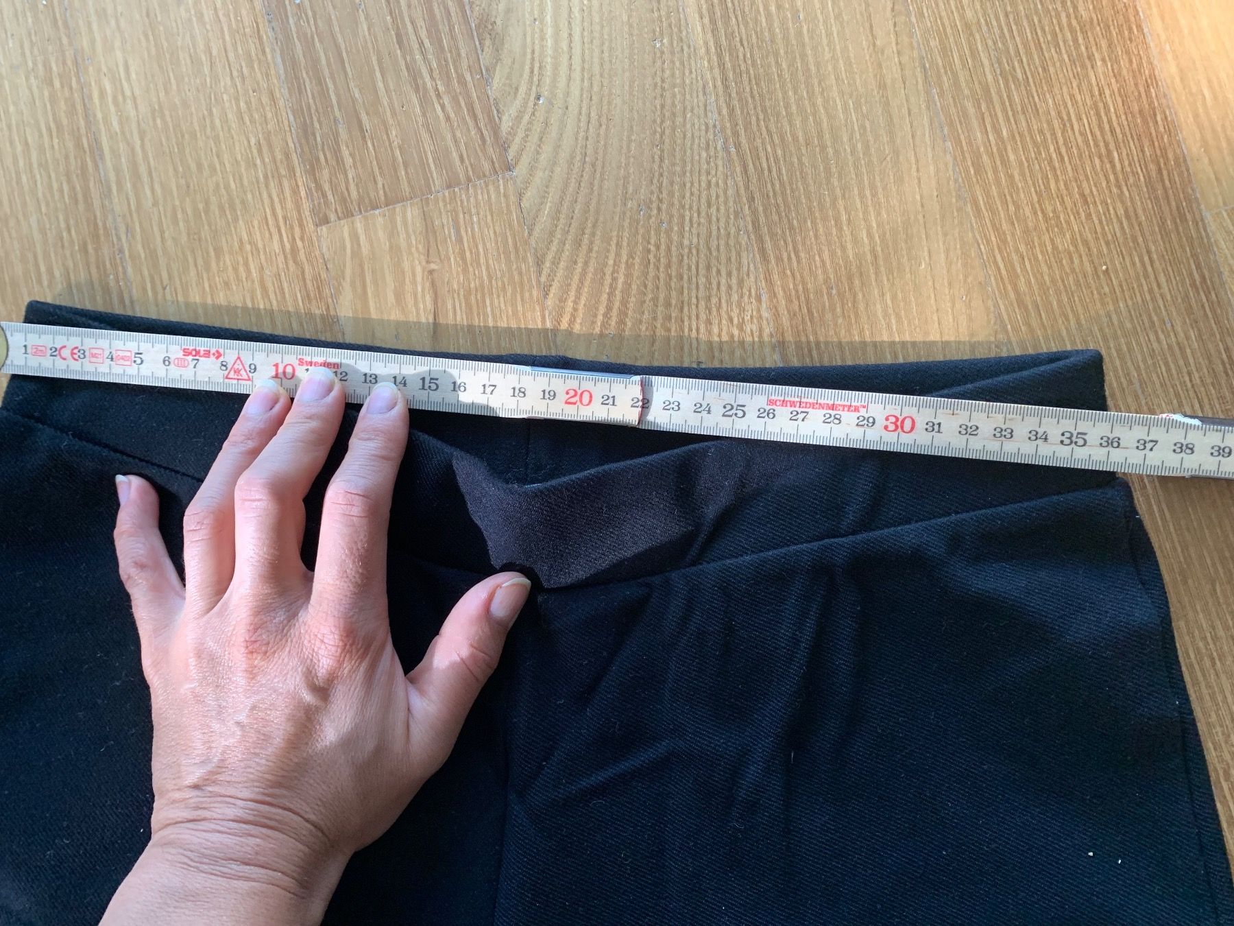 Pantaloni: Schöne breite schwarze Hose Grösse S / XS – Usato da Ostermundigen venduto da des_t9vv 8