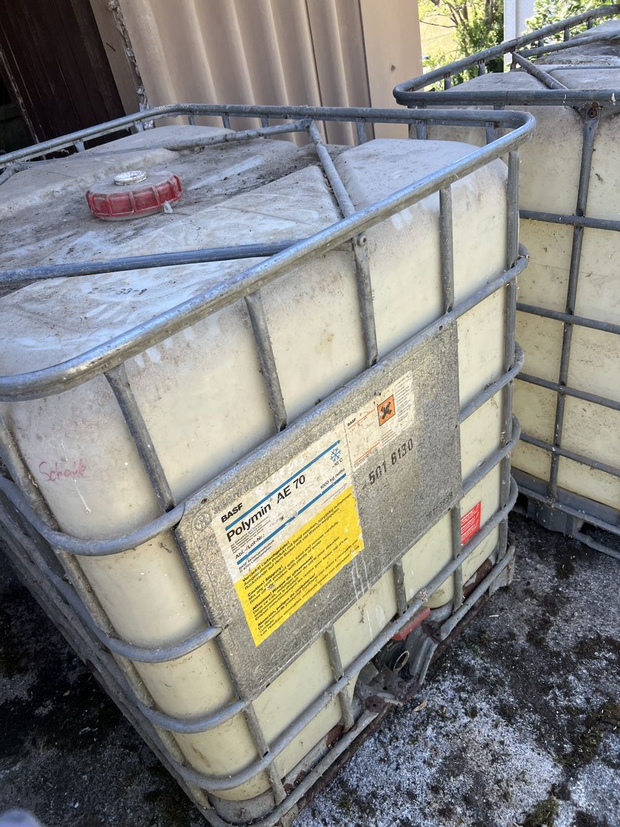 Abreuvoirs & Auges: 4x IBC Container 1000L Wassertank  – D'occasion à Brunnen par Stygi_baab 7