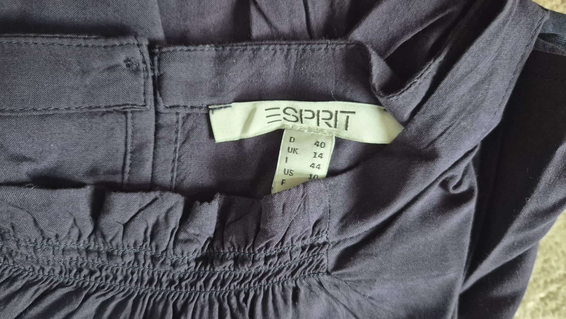 Esprit Tops: Lot de deux hauts Esprit taille 40 – D'occasion à geneve par vinc_bob 5