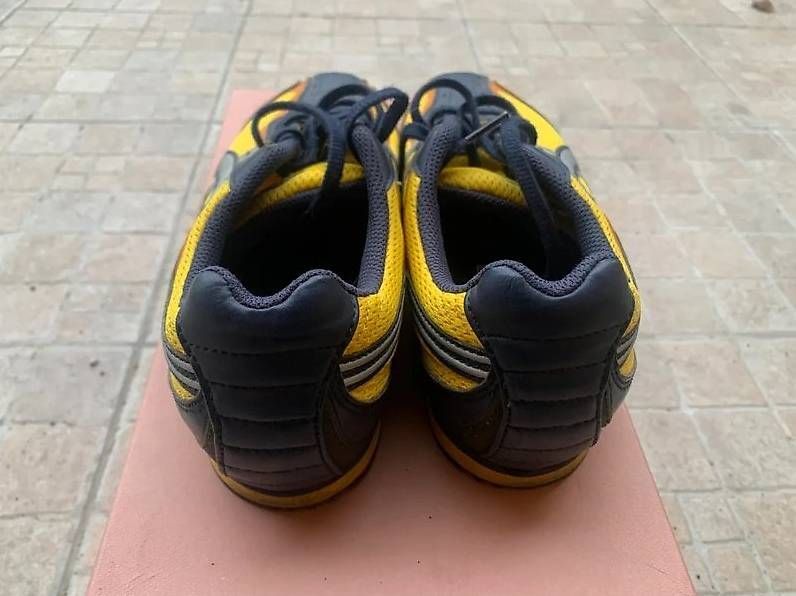 Scarpe da uomo: Chaussures Asics état neuf – Usato da Genève venduto da Southron 3