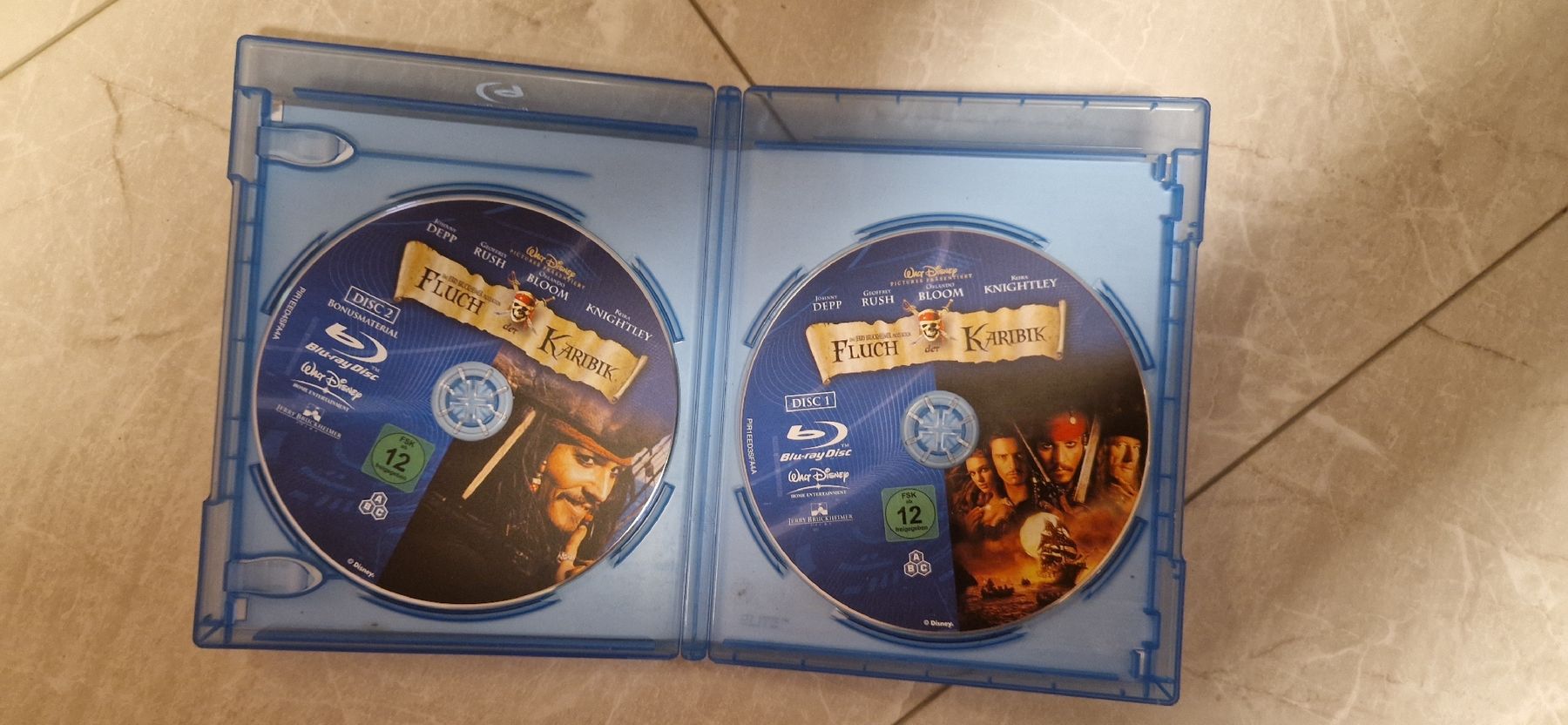 Tutti i DVDs: Fluch der Karibik - Blu-ray Top Zustand – Usato da Lengwil venduto da Beni-der-1 1