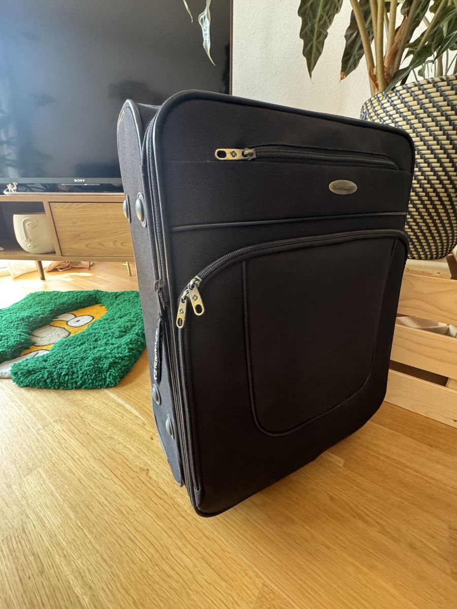 Samsonite Valises de voyage: Black Expandable Cabin Suitcase Samsonite – D'occasion à Morges par melz_28