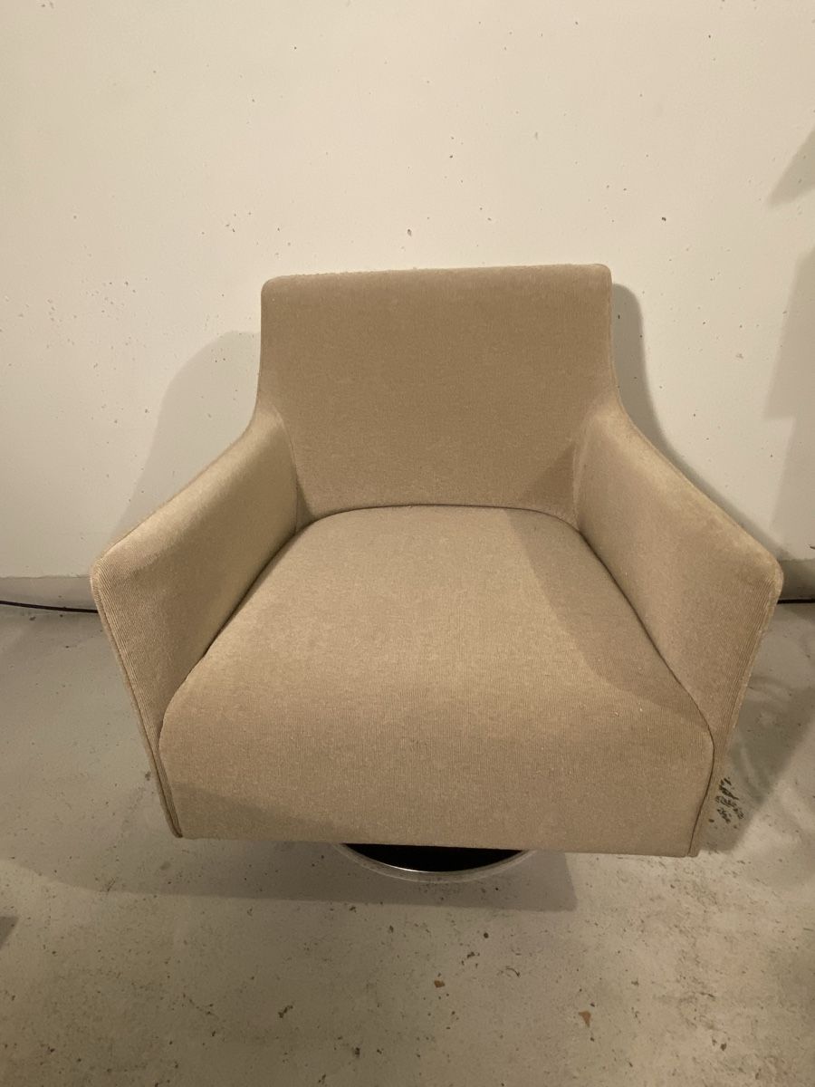 Poltrone: Artanova Drehsessel beige mit Gebrauchsspuren – Usato da Volketswil venduto da Ahot