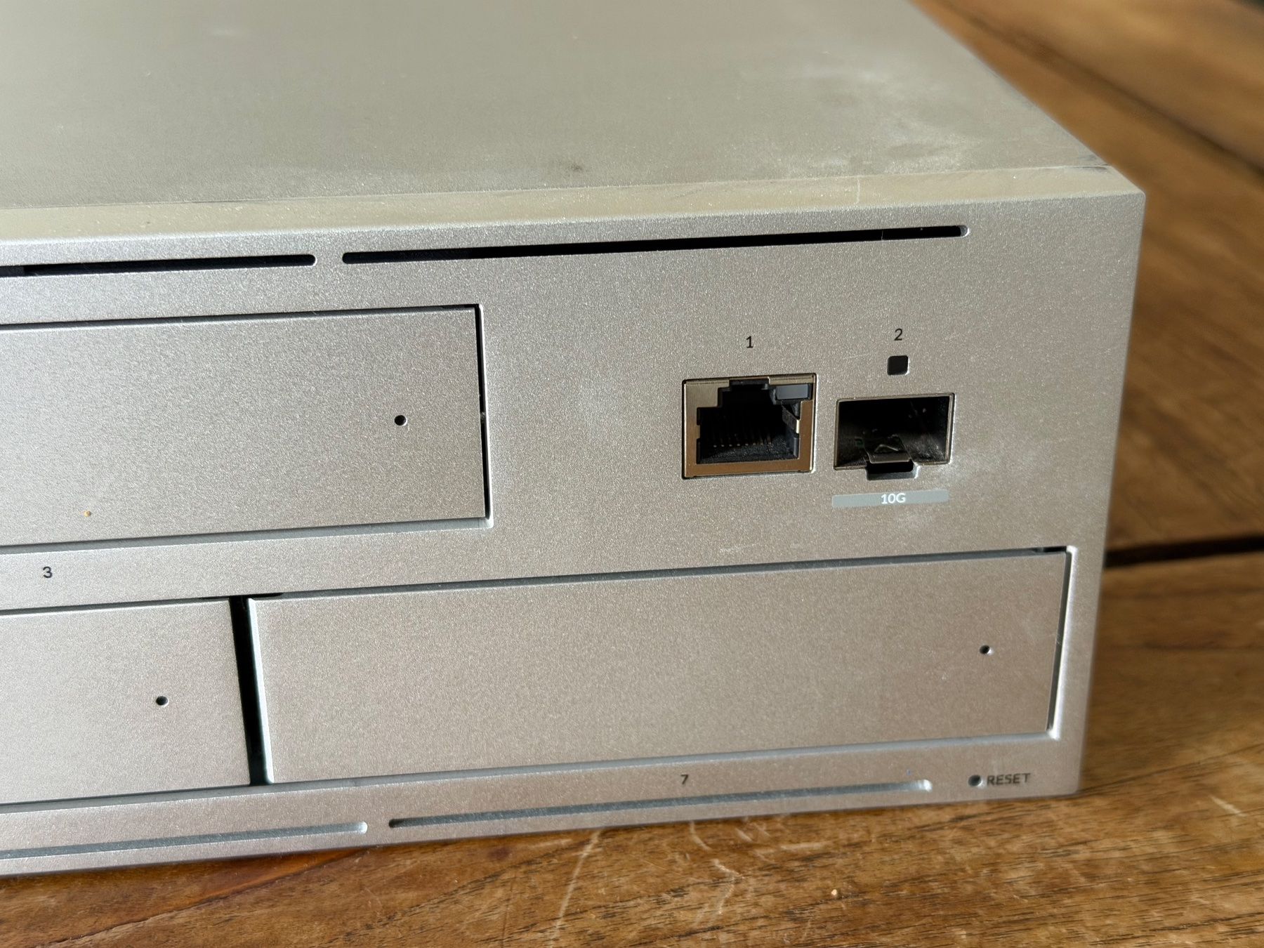 Ubiquiti Server: Unifi Protect - Network Video Recorder Pro inkl. 18TB HD – Usato da Küsnacht ZH venduto da schnizzle 3