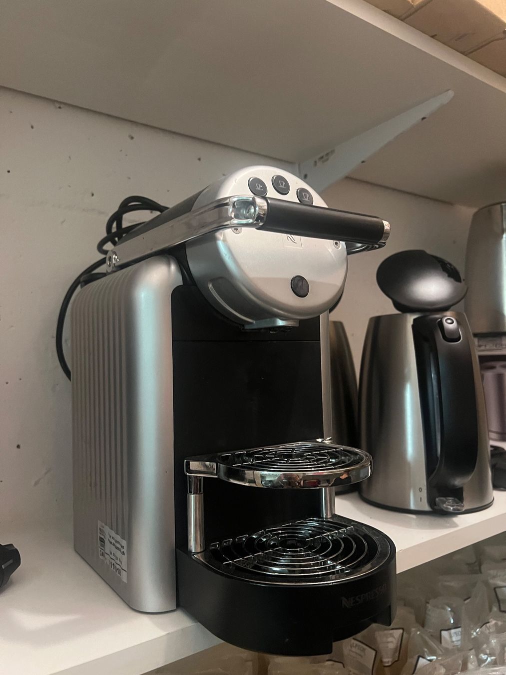 Nespresso Kaffeemaschinen & Espressomaschinen: 2x Machines à café Nespresso – Gebraucht aus Le Mont-Pèlerin von Bmr 1