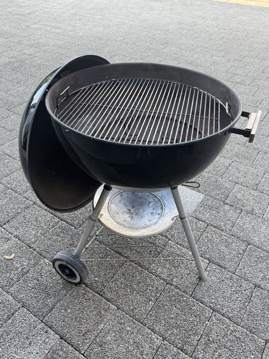 Griglie: Weber Kugelgrill Kohle/Holz schwarz  – Usato da St. Niklausen LU venduto da dan_y9ck 1