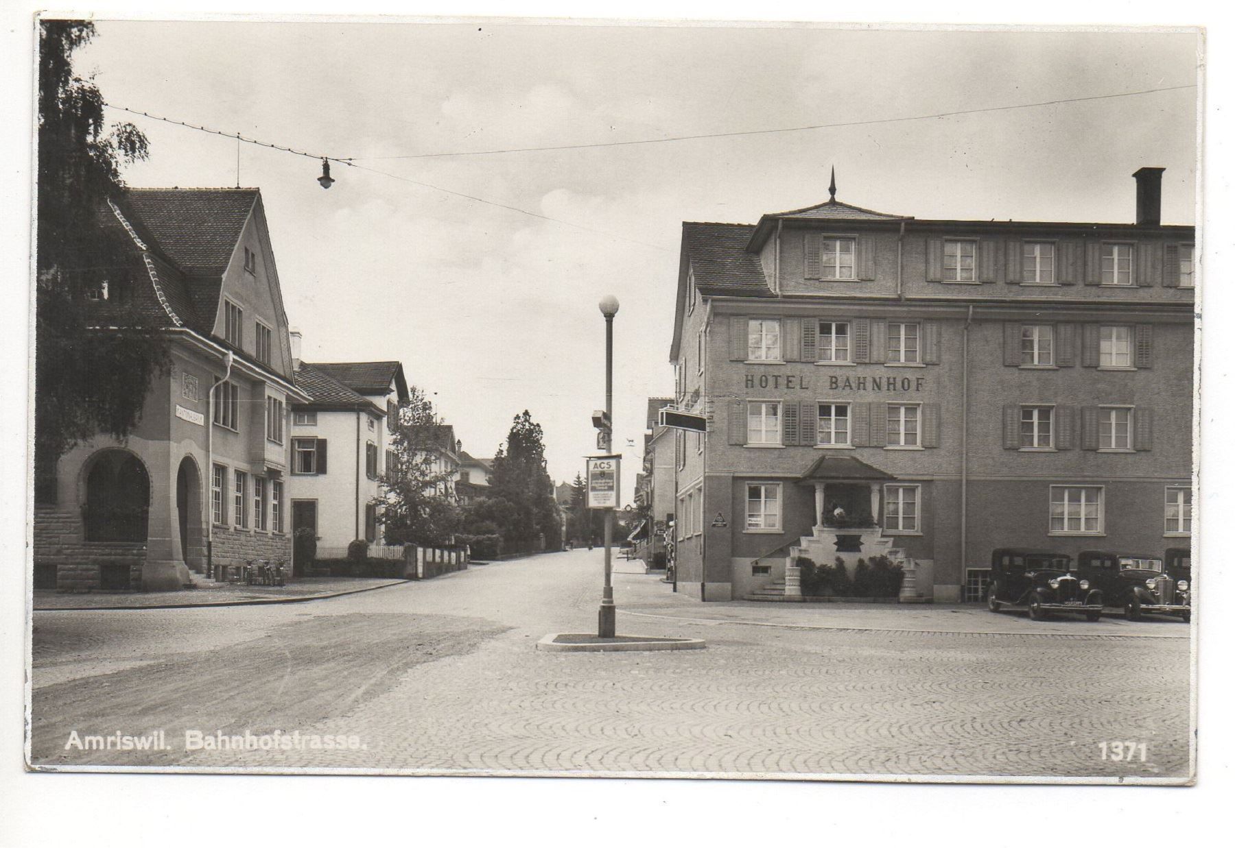 Cartoline postali: AMRISWIL Bahnhofstrasse, Hotel Bahnhof, Auto – Usato da Jona venduto da philajona