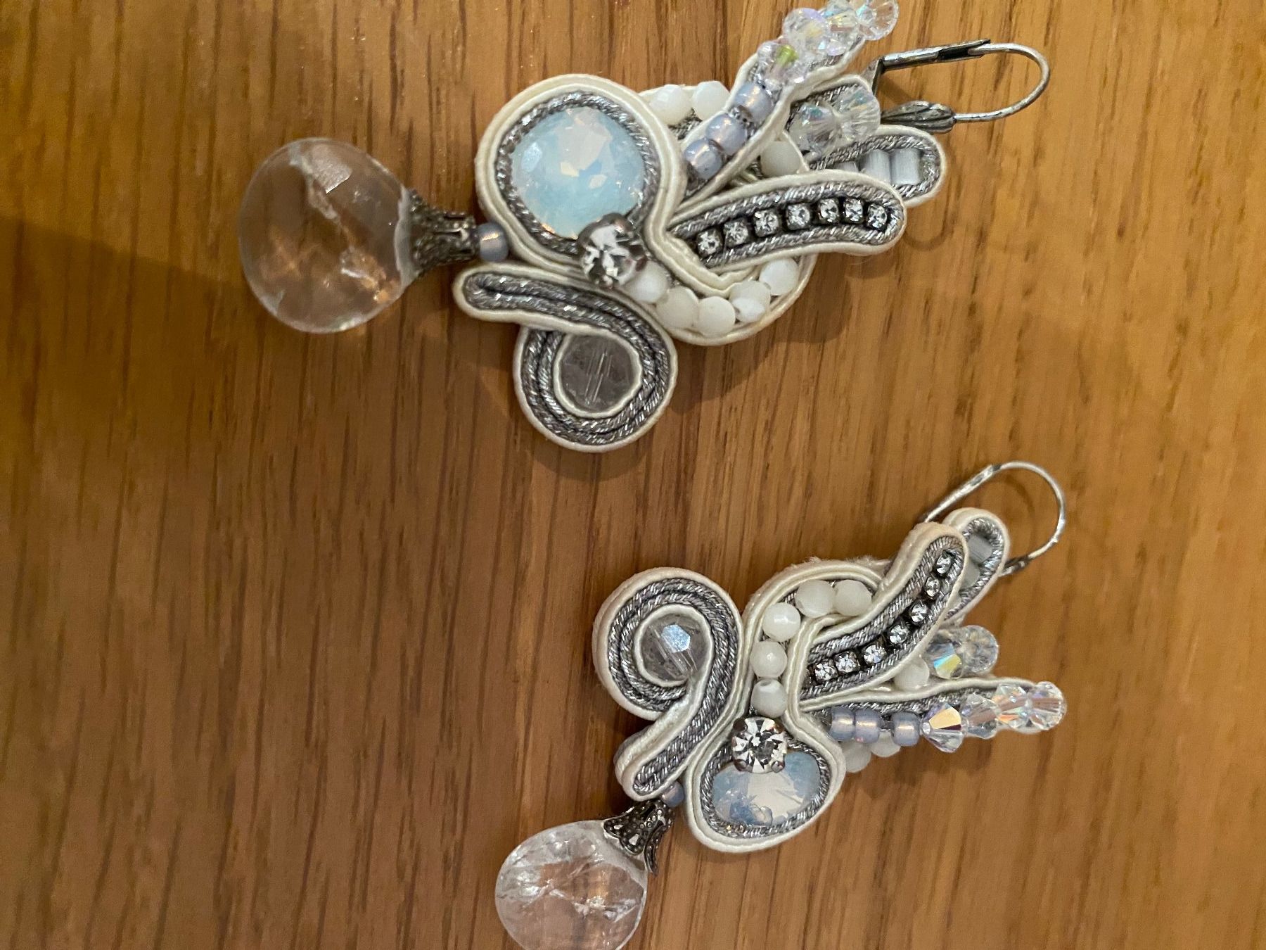 Orecchini pendenti & Orecchini a lobo: Dori Csengeri Designer Jewelry – Usato da Vaduz venduto da Jriedl