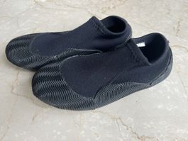 DÉCATHLON CHAUSSURES D’EAU T 34/35 PRESQUE NEUFS