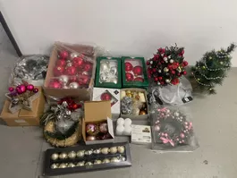 Grosses Lot an Christbaumschmuck/Bäume etc.