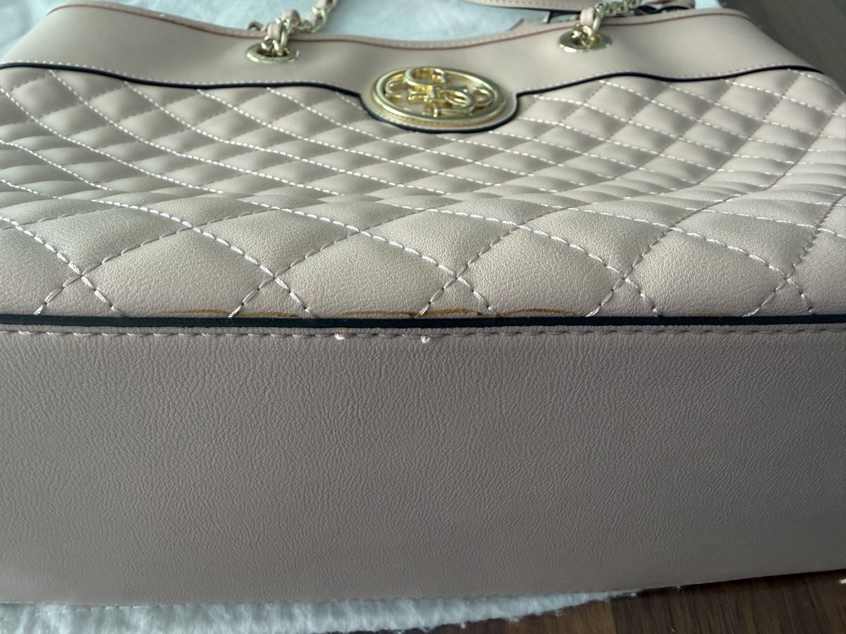 Guess Borse da donna: Guess Handtasche gesteppt  guter Zustand – Usato da Schenkon venduto da Stephanie_Dor 4