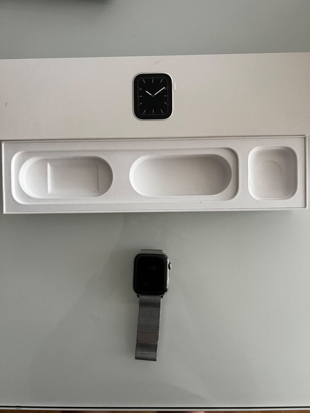 Apple Smartwatch: AppleWatch Series 5 Silber mit Edelstahlband – Gebraucht aus Oftringen von federerlorena