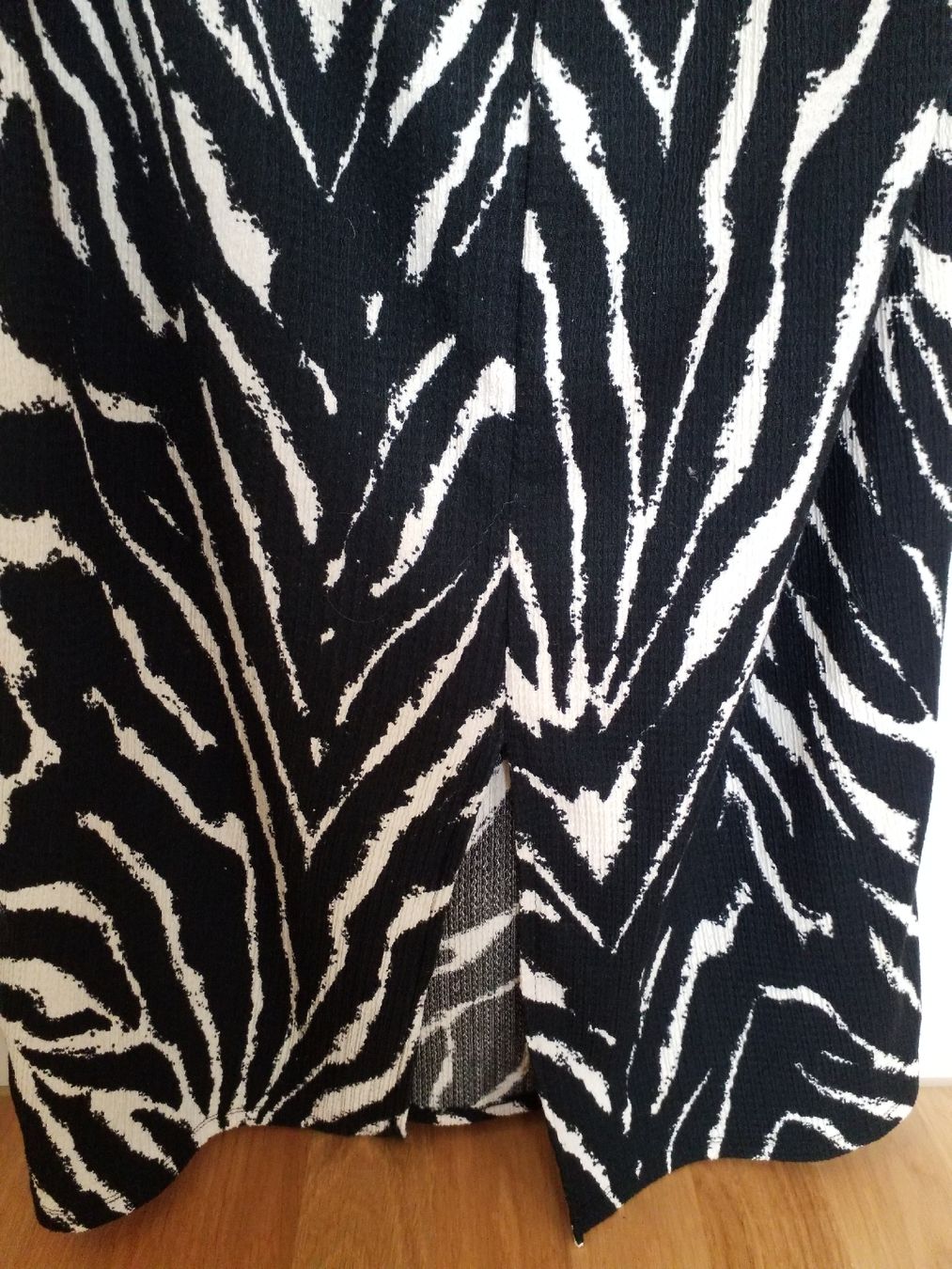 Monki Gonne: Monki Zebra Print Skirt - Size S – Usato da Luzern venduto da _Lobster_ 3