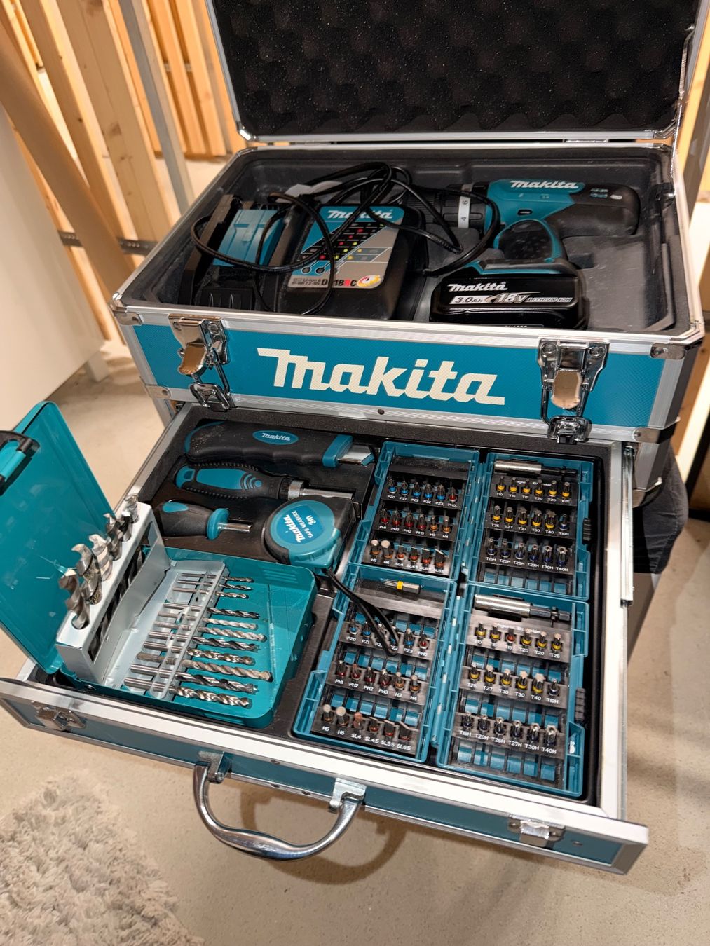 Makita Tutti gli attrezzi: Makita – Usato da Kloten venduto da and_t252 2