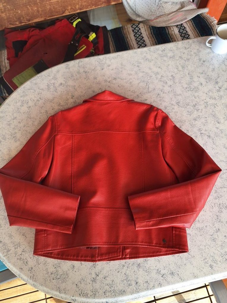 Giacche: Veste rouge entre saison – Usato da La Sarraz venduto da Mbeatles 5