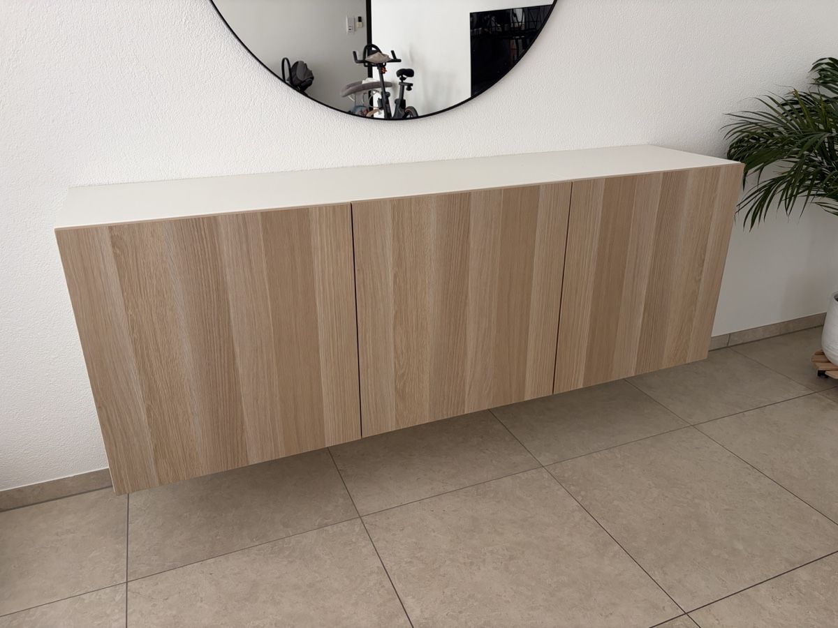 Ikea Cassettiere: Besta Sideboard mit Wandmontage – Usato da Leuggern venduto da AquisStar