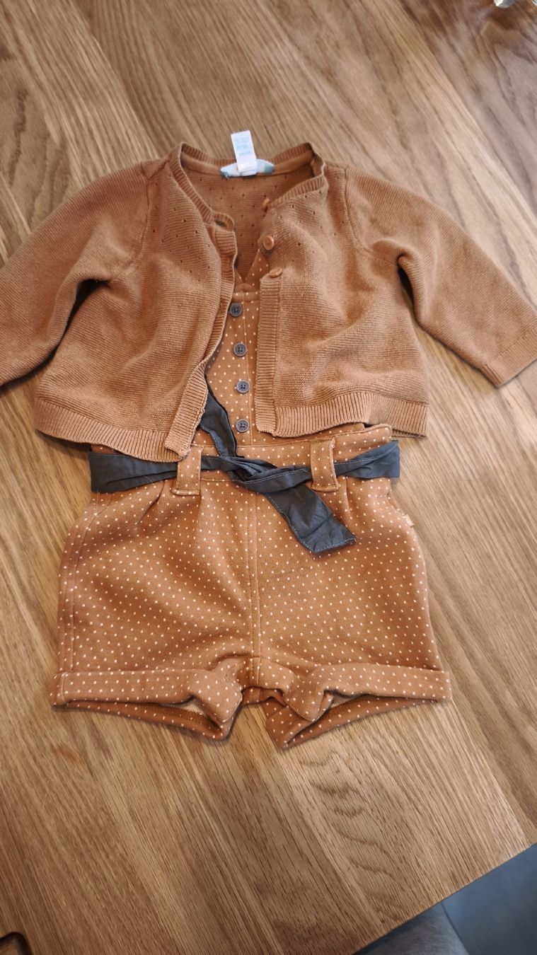 Lotti & Set di vestiti: baby strickjäckchen mit latzhose 68 – Usato da Gränichen venduto da H-wie-Holzig