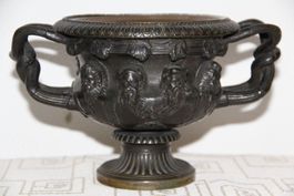 Vase Romain de Warwick Bronze 19e fonte Barbedienne .