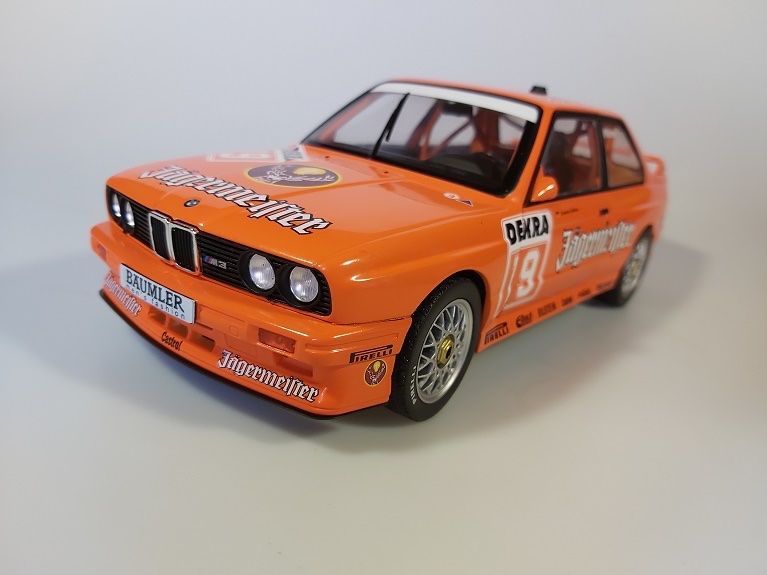 BMW Modellini d'auto: BMW E30 DTM JÄGERMEISTER, im Massstab 1:18 – Nuovo e nell'imballaggio originale da Erlenbach im Simmental venduto da Model_box 1