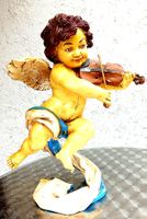 Putto mit Geige