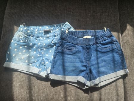 2x Jeansshorts Kinder Grösse 134 Herzen Blumenmuster