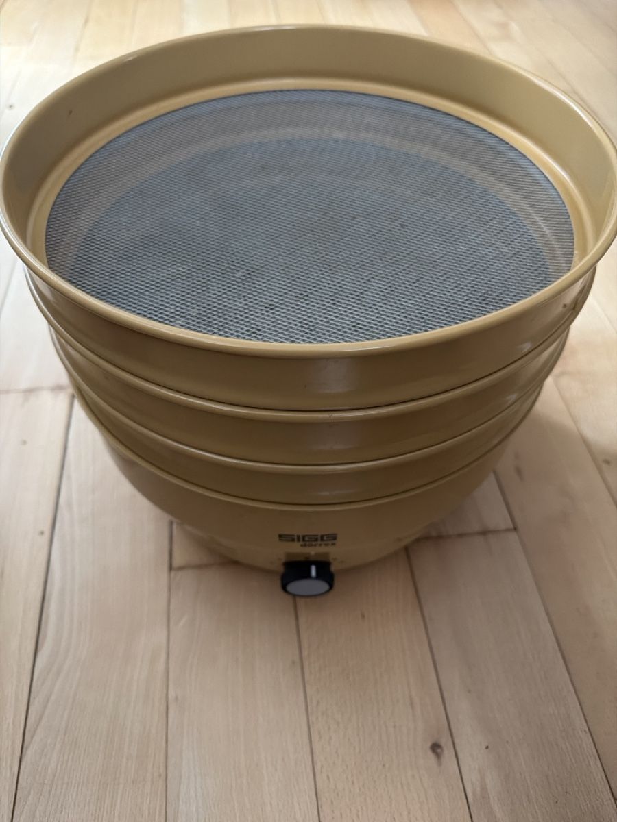 Sigg Elettrodomestici da cucina: Einstellbarer SIGG Dörrex mit 3 Sieben – Usato da Thun venduto da BanjoDan