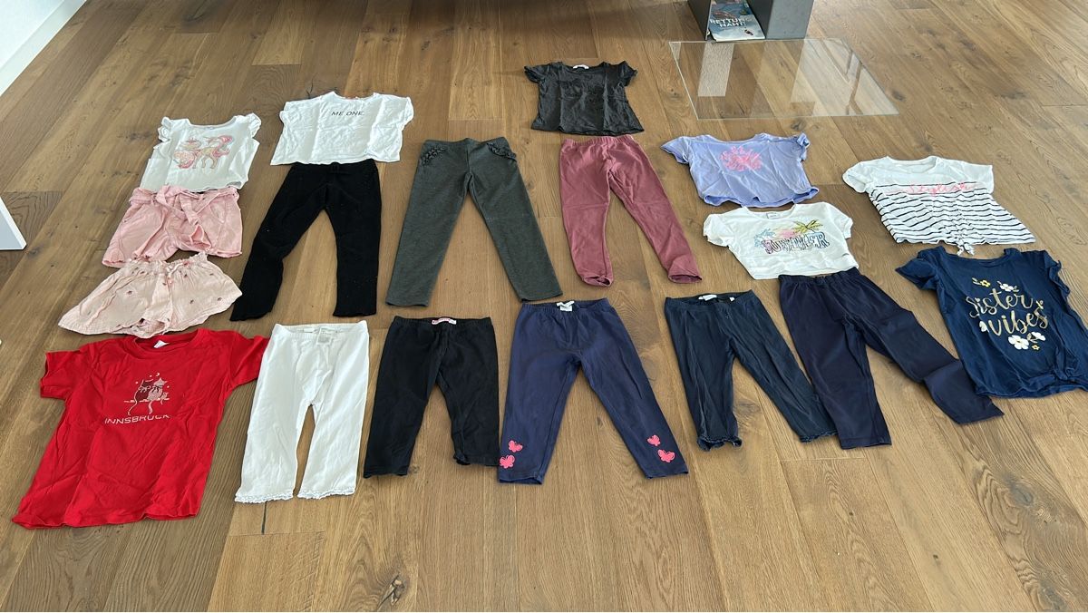Lotti & Set di vestiti: Kinder Kleiderpaket Mädchen Grösse 128-140 – Usato da Fischbach- Göslikon venduto da Rommel