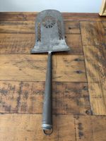 Antiker Kuchenheber aus Metall