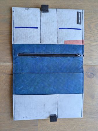 Portefeuille FREITAG bleu et blanc bon état