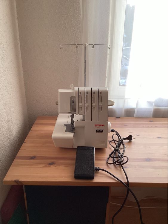 Lama Inferiore Per Tagliacuci Bernina 700d / 800d / 800dl – Ricambio Originale Nuovo