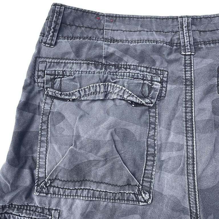 Pantaloni: Grey Unionbay Camo Shorts – Usato da Zürich venduto da deflipper 3