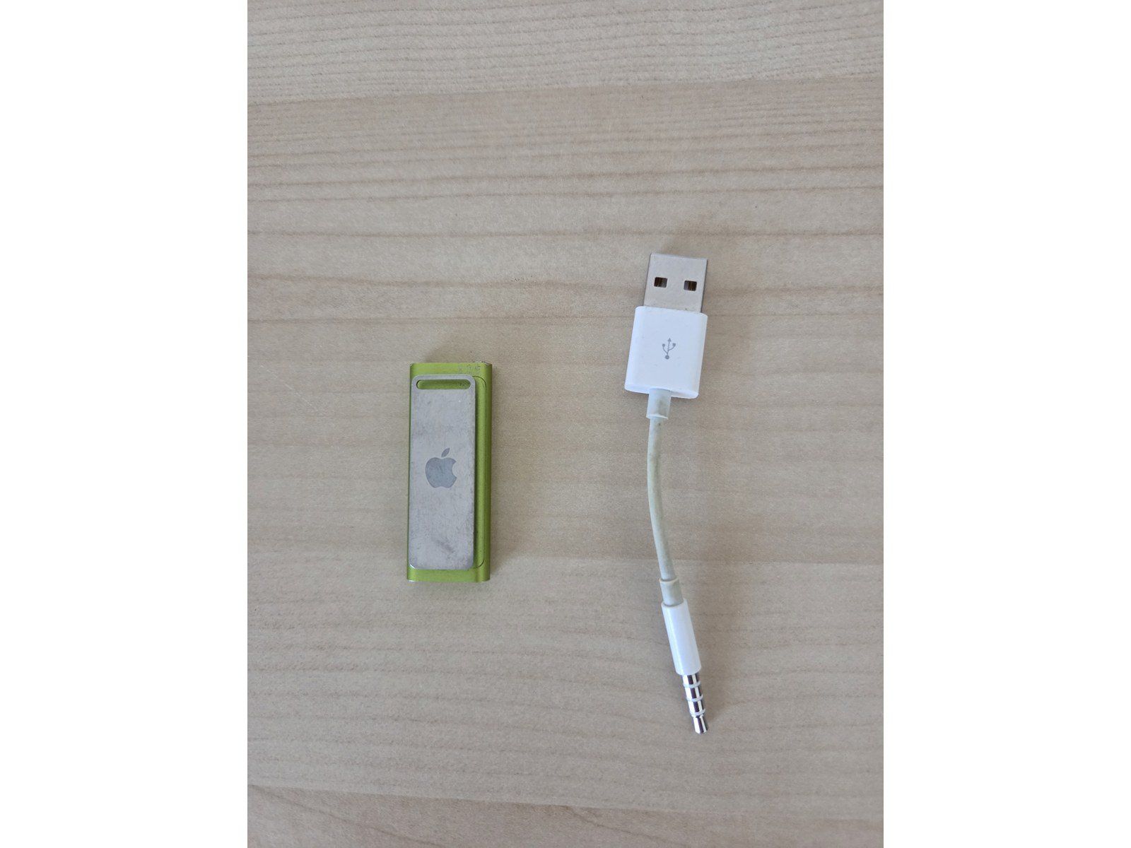 Apple Tragbarer Mediaplayer: Apple iPod shuffle 3e génération 2 Go vert + câble USB – Gebraucht aus Fribourg von guilhem63 2