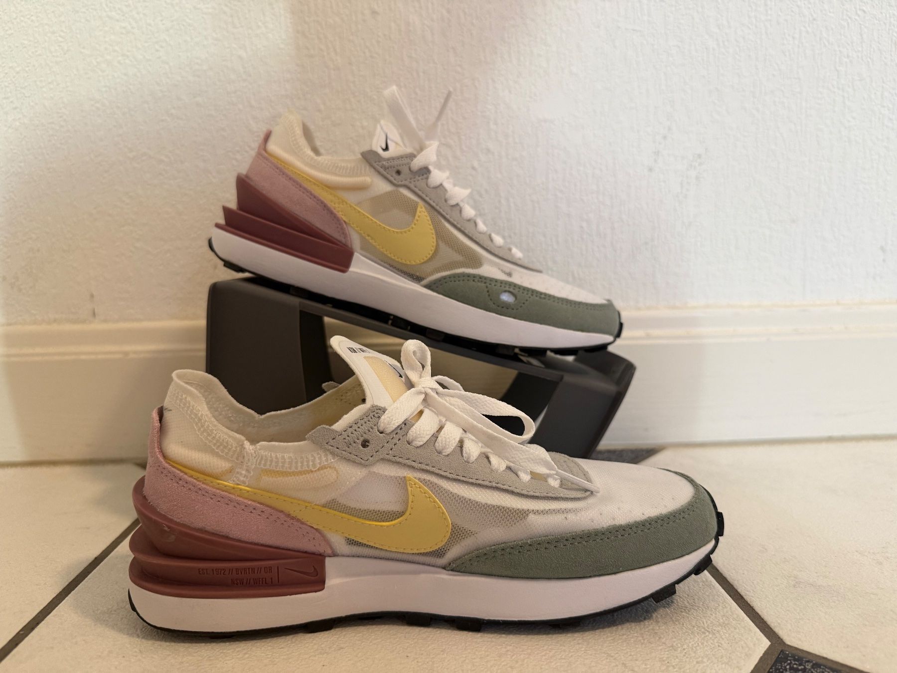 Nike Chaussures femmes: Nike Sportswear - Waffle – D'occasion à Lausanne par Ruche_ 1