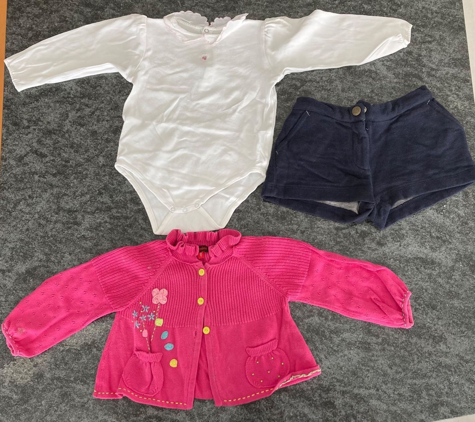 Kleiderpakete & -sets: Baby Kleider Grösse 74 – Gebraucht aus Hunzenschwil von nixnevis