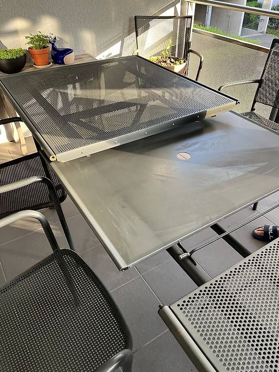 Tischset: Massiver Gartentisch mit 5 Stühlen – Gebraucht aus Baar von livia92 1