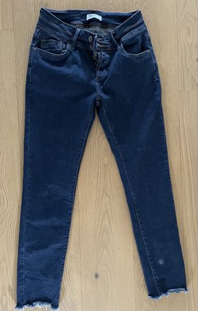 Dunkelblaue Jeans mit Fransen, Grösse 40
