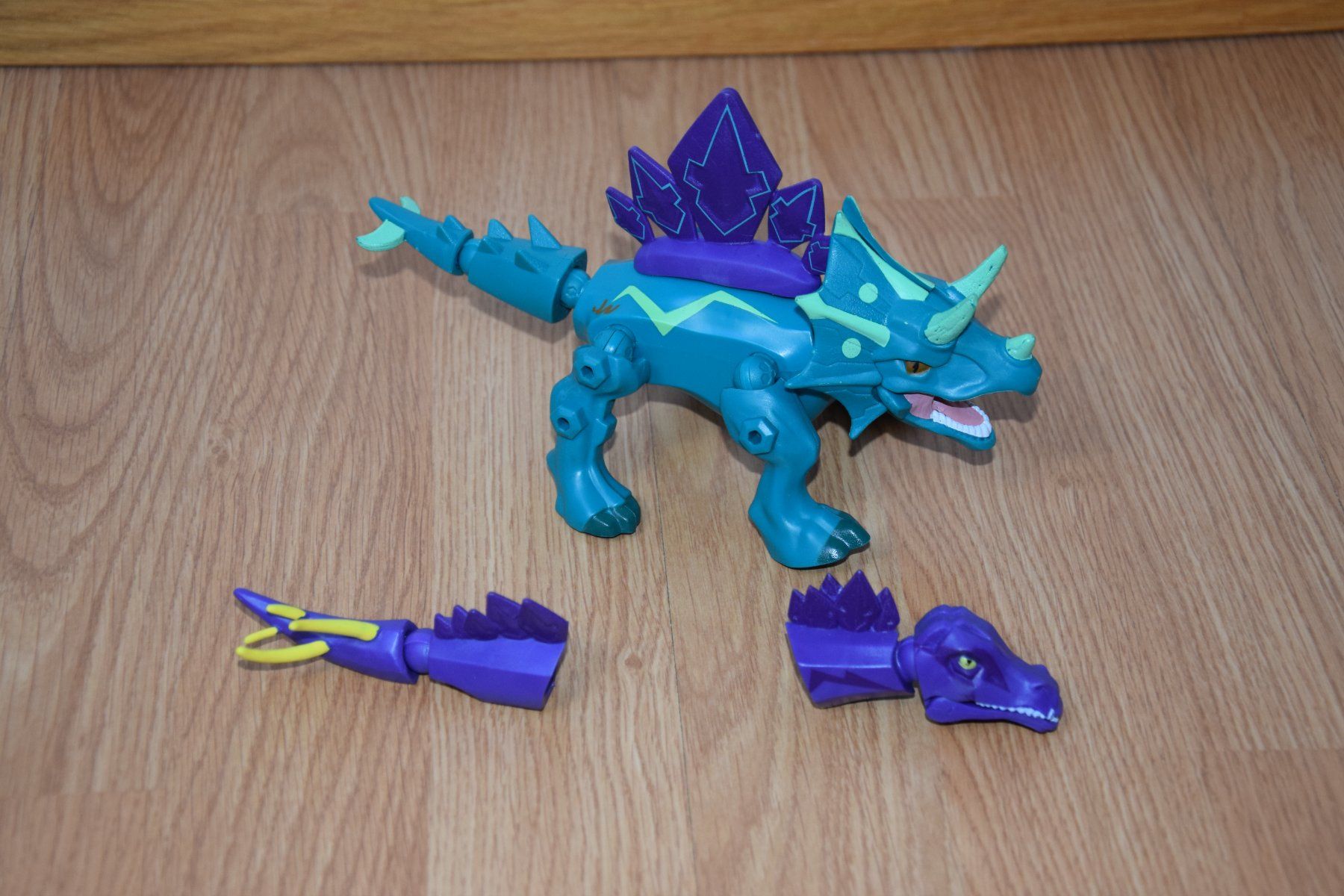 Hasbro Spielzeuge: Hasbro Jurassic World Hero Mashers Triceratops – Gebraucht aus Mezzovico von
