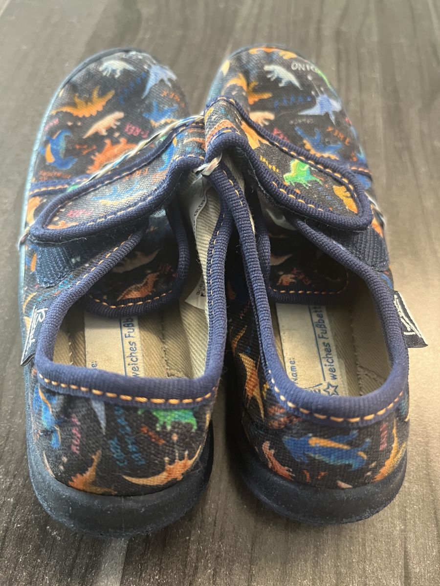 Schuhe für Jungen: Hauschuhe Kinder Grösse 27 – Gebraucht aus Unterkulm von Swissbmwdriver 1